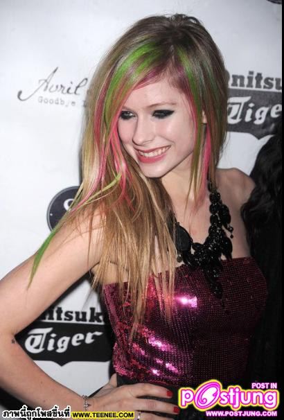 Avril Lavigne กับ ทรงผมใหม่เจ้าค่ะ
