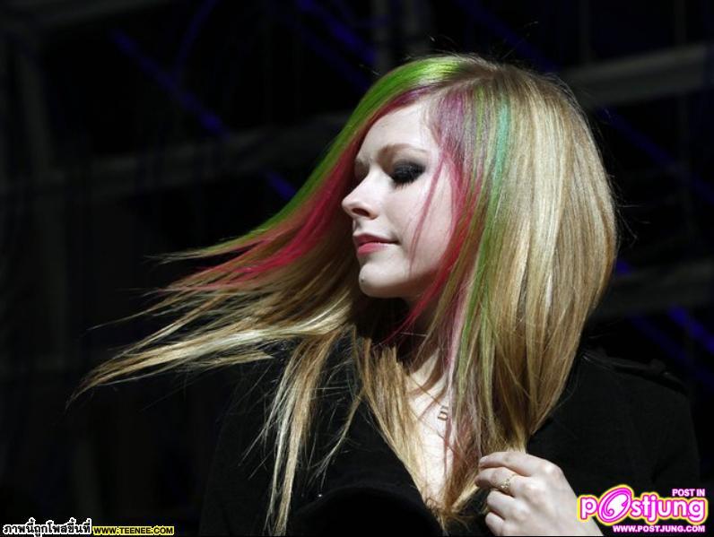 Avril Lavigne กับ ทรงผมใหม่เจ้าค่ะ