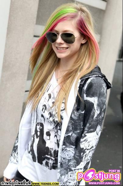 Avril Lavigne กับ ทรงผมใหม่เจ้าค่ะ