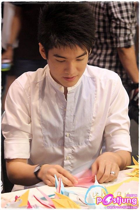 อวบอ้วน งานAll Hearts for Japan & Suck Seed Press Preview