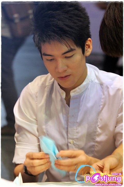 อวบอ้วน งานAll Hearts for Japan & Suck Seed Press Preview