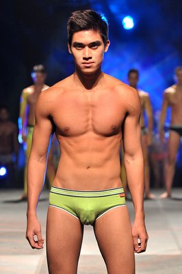 แฟชั่นชุดว่ายน้ำชาย