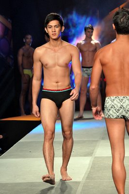 แฟชั่นชุดว่ายน้ำชาย