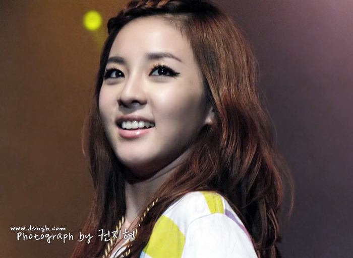 ซานดาร่า 2NE1