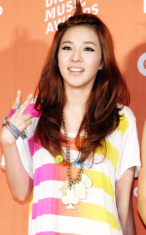 ซานดาร่า 2NE1