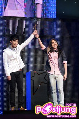 ภาพจากงานไนท์เอนเตอร์เทนอวอร์ด2011