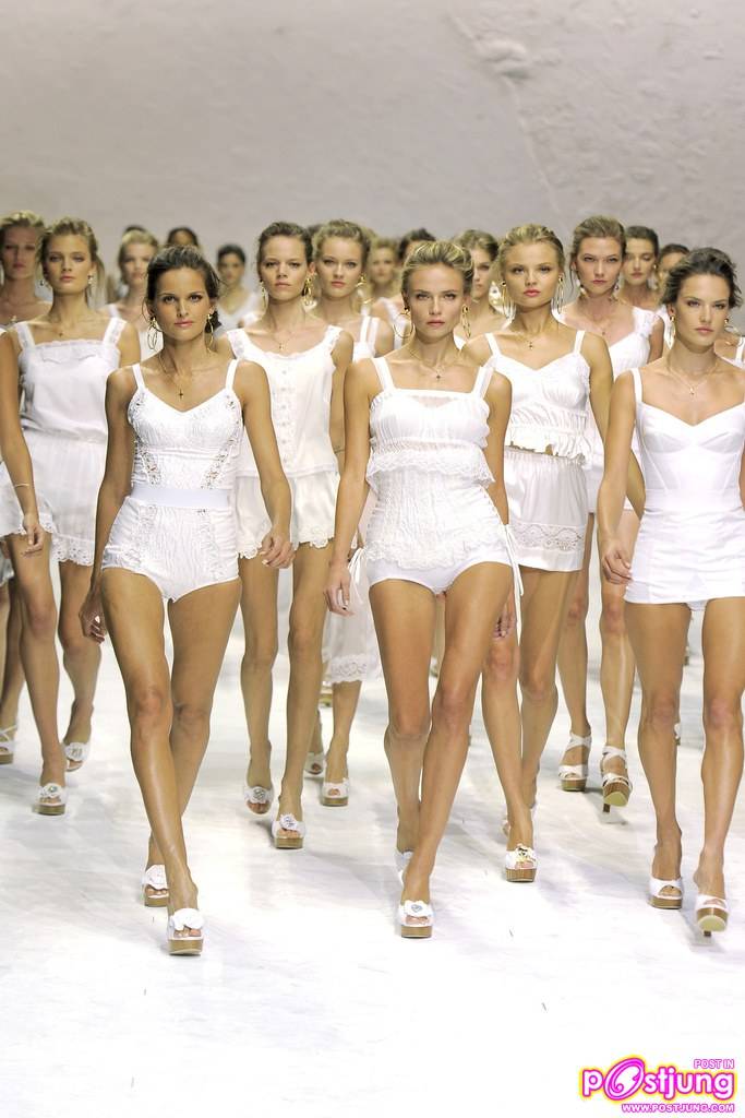 รางวัลเกียรติยศ สาขานักแสดงหญิง กับ ชุดของDolce & Gabbana