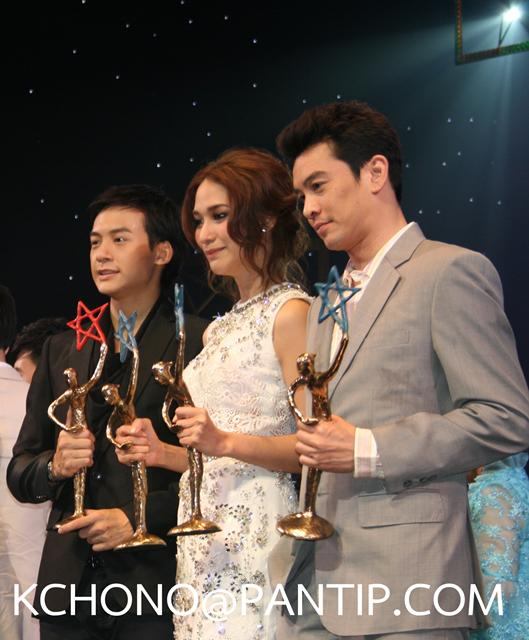 ชุดราคา2ล้านบาทที่พลอยใส่ขึ้นรับรางวัล