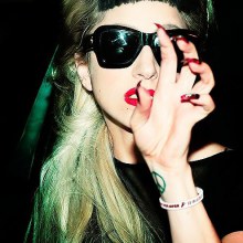 lady gaga & wristband  ไปซื้อกันด้วนน้ะ