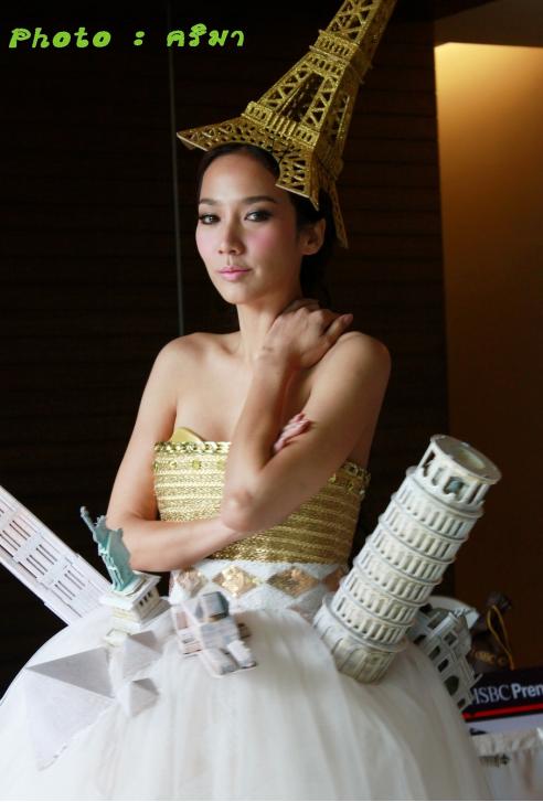 อั้ม พัชราภา fashion show in HSBC