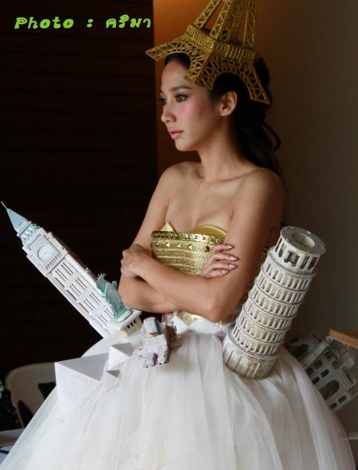 อั้ม พัชราภา fashion show in HSBC