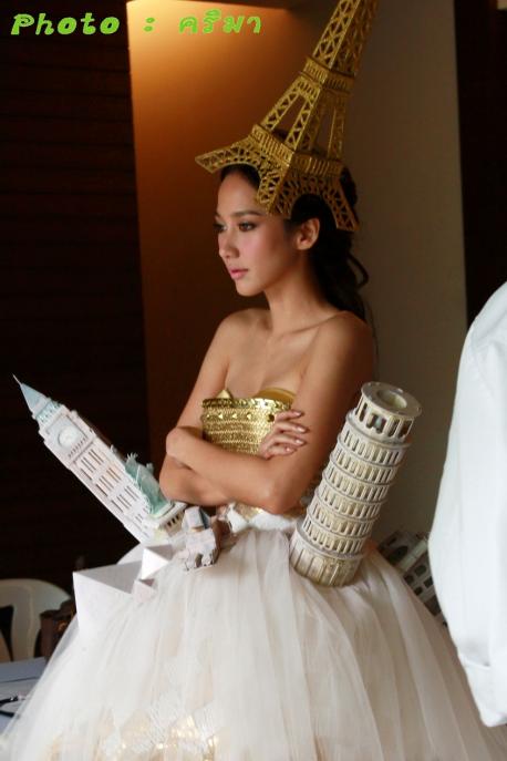 อั้ม พัชราภา fashion show in HSBC