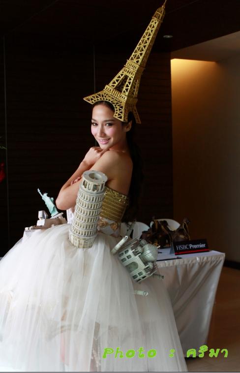 อั้ม พัชราภา fashion show in HSBC