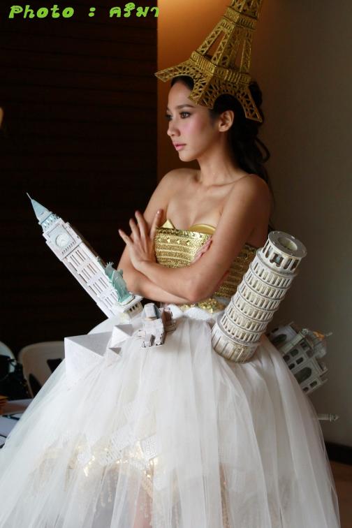 อั้ม พัชราภา fashion show in HSBC