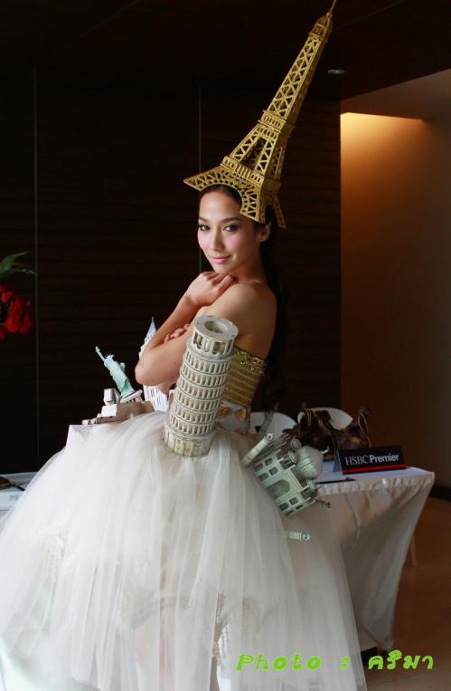 อั้ม พัชราภา fashion show in HSBC