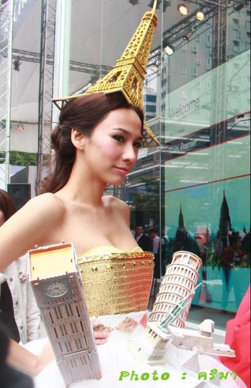 อั้ม พัชราภา fashion show in HSBC