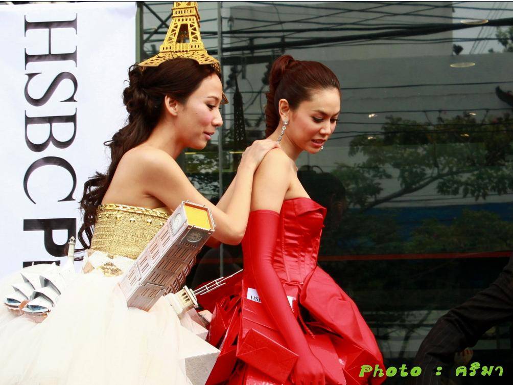 อั้ม พัชราภา fashion show in HSBC