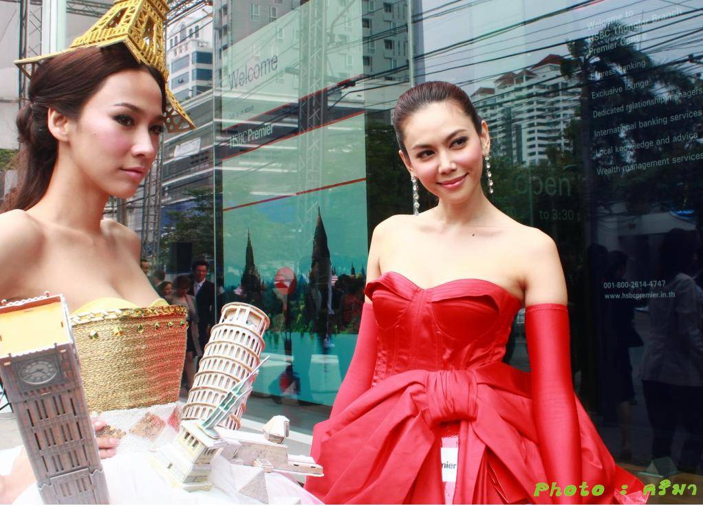 อั้ม พัชราภา fashion show in HSBC