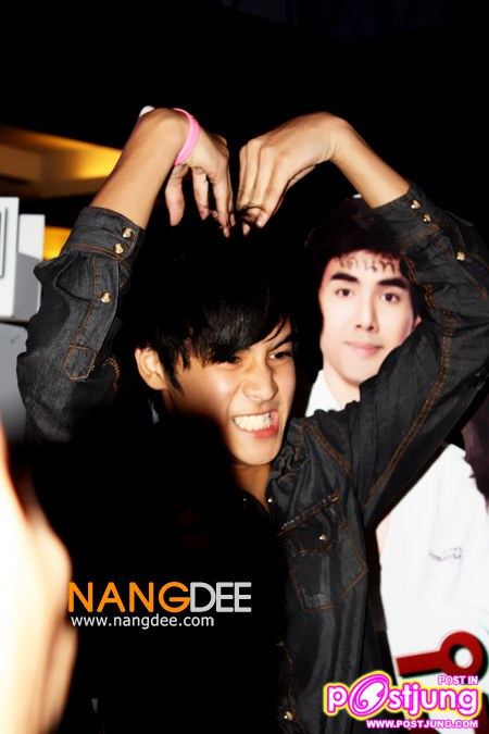 หนุ่มเก้า ตั้งแต่เด็กจนโต ก็หล่อ
