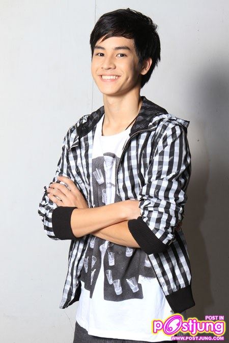หนุ่มเก้า ตั้งแต่เด็กจนโต ก็หล่อ