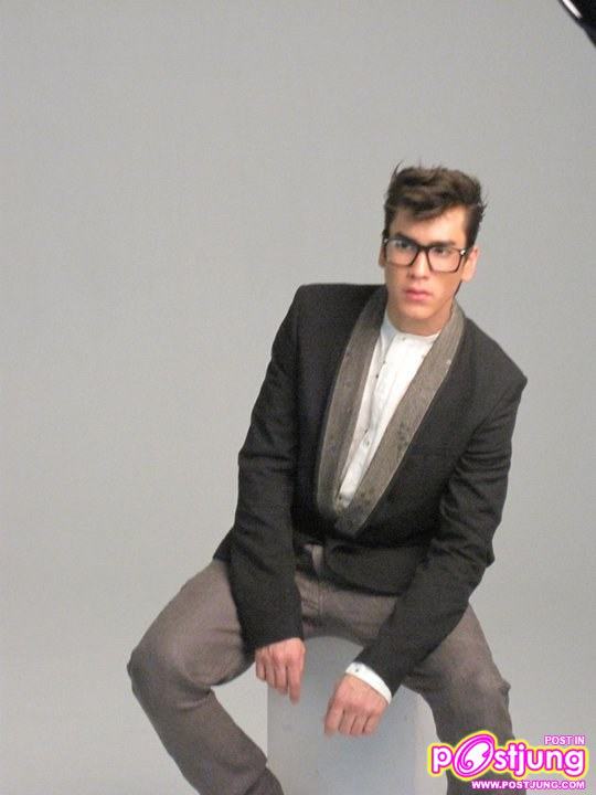 ณเดชน์ เบี้องหลังถ่ายนิตยสารHarper's Bazaar Men March 2011