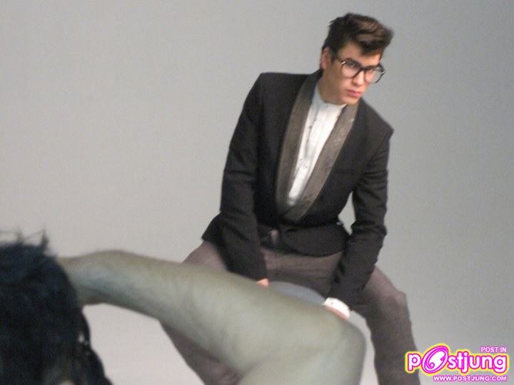 ณเดชน์ เบี้องหลังถ่ายนิตยสารHarper's Bazaar Men March 2011