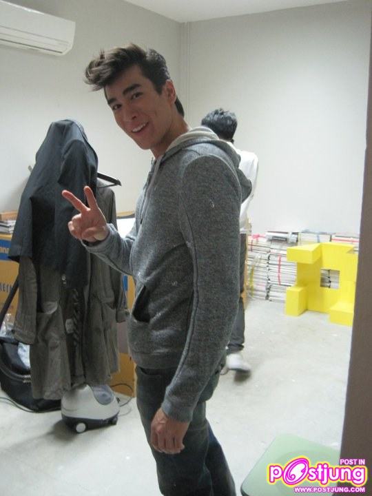 ณเดชน์ เบี้องหลังถ่ายนิตยสารHarper's Bazaar Men March 2011