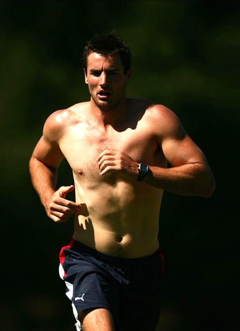 พาไปกอดก่อนนอนสักคนมั้ยครับ