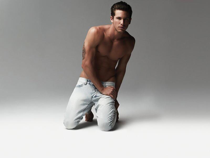 พาไปกอดก่อนนอนสักคนมั้ยครับ