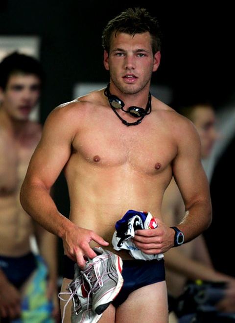 พาไปกอดก่อนนอนสักคนมั้ยครับ