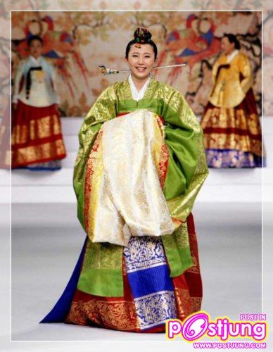 แฟชั่นโชว์ ชุด ฮันบก