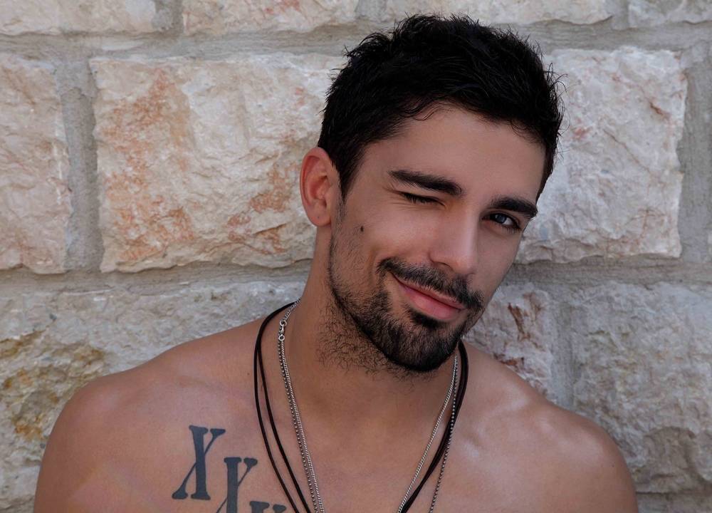 หนุ่มในฝันของใครหลายคน