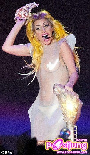 "เลดี้ กาก้า" ชุดแม่ชีสุดสยิว&rlm;