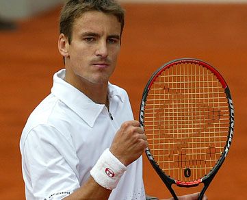 สเปน *ทอมมี่ โรเบรโด้