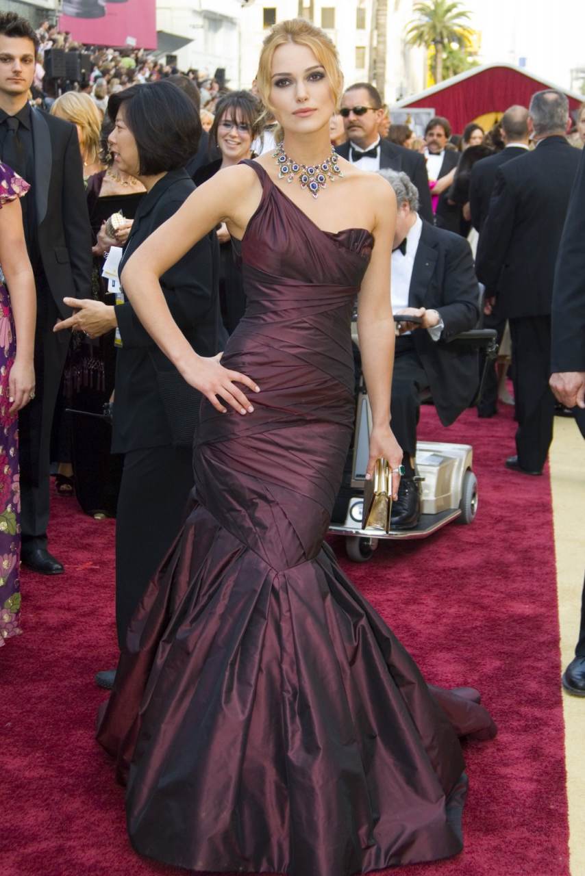 เอาชุดราตรีสวยกับดาราสวยๆมาฝากค่ะ ชอบชุดใหนกันที่สุดค่ะ