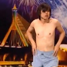 กรี๊ด!!! หนุ่มตี๋-เต้นแก้ผ้า...กลางรายการ Thailand's Got Talent