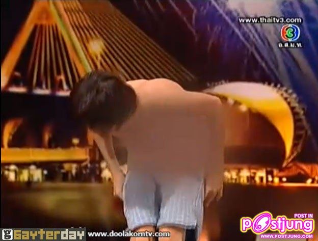 กรี๊ด!!! หนุ่มตี๋-เต้นแก้ผ้า...กลางรายการ Thailand's Got Talent