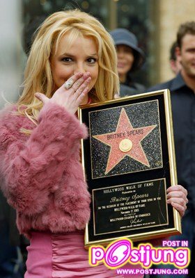 มาดู สสส กัน (สองสาวสวย)britney spears christina aguilera Hollywood Walk of Fame