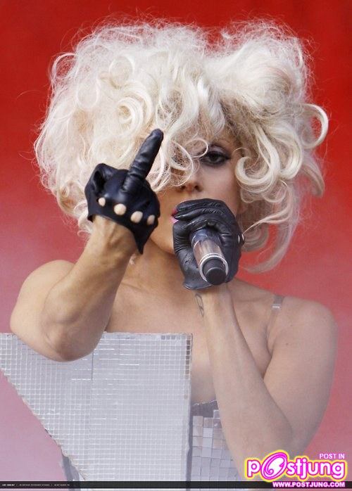 lady gaga & fuckking Oops!