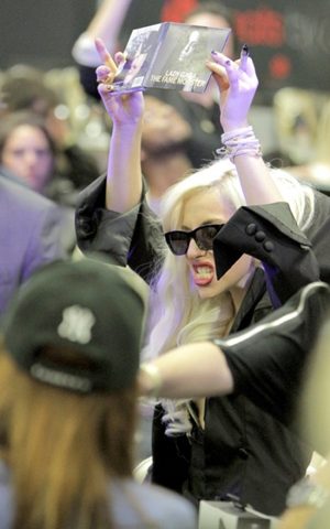 lady gaga & fuckking Oops!