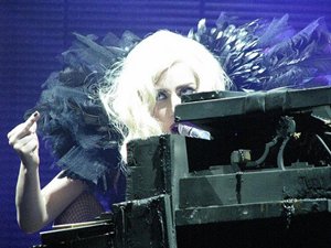 lady gaga & fuckking Oops!