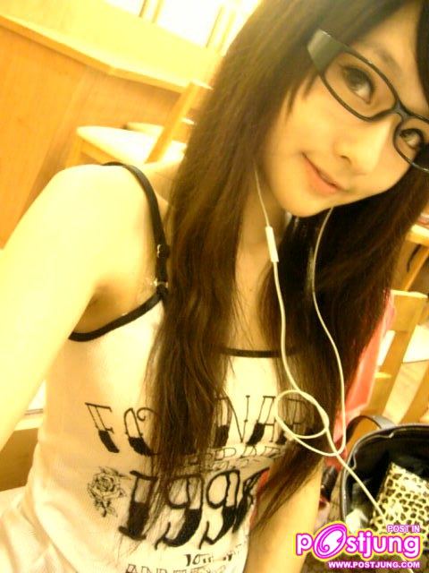 เด็กเเว่นน่ารัก