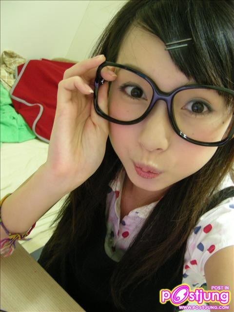 เด็กเเว่นน่ารัก