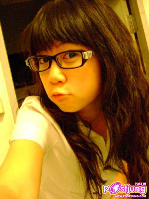 เด็กเเว่นน่ารัก