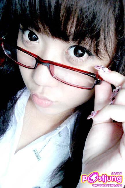 เด็กเเว่นน่ารัก