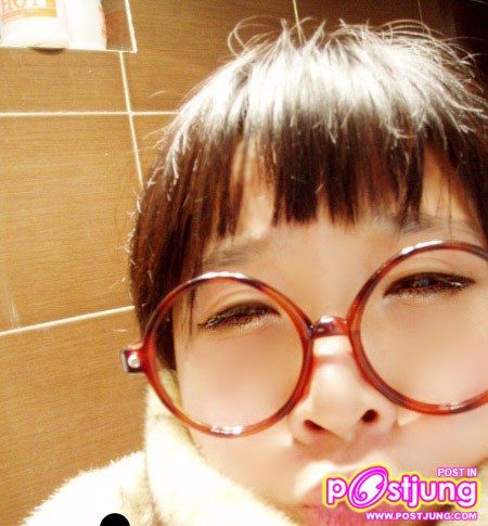 เด็กเเว่นน่ารัก