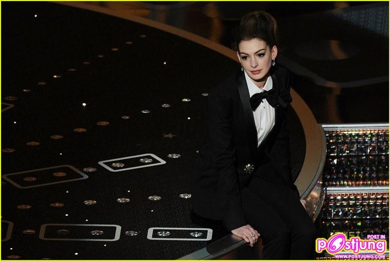 Anne Hathaway เธอไม่ได้น้อยไปกว่าใคร