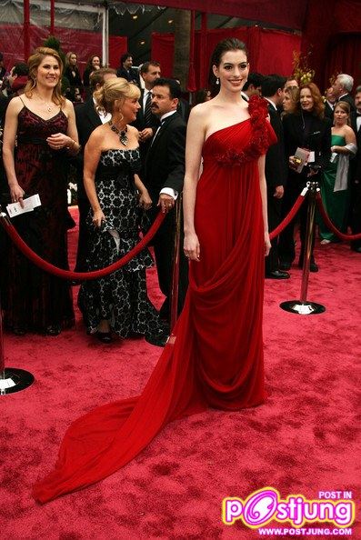 Anne Hathaway เธอไม่ได้น้อยไปกว่าใคร