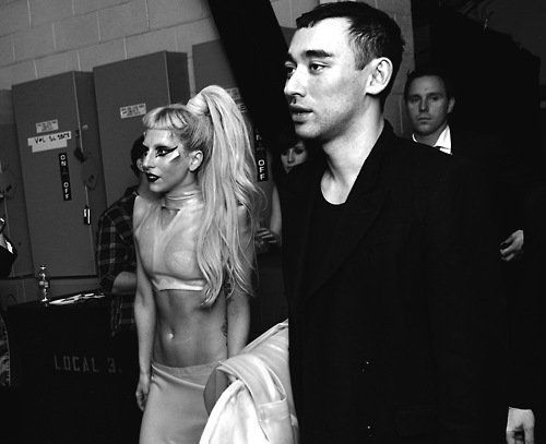 lady gaga & โรครุ้มเร้า