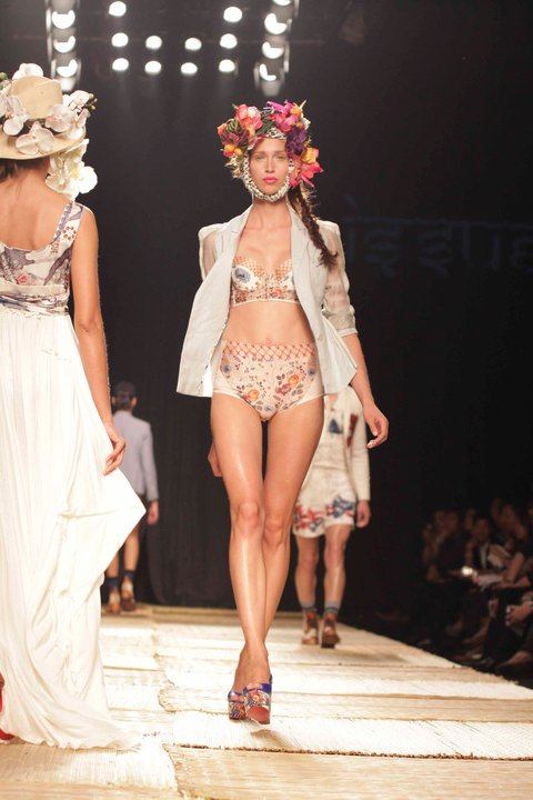 Bangkok International Fashion Week SS 2011(Brand : Issue)